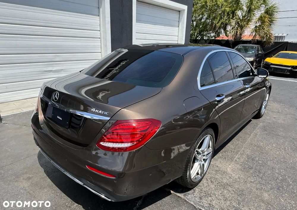 Mercedes-Benz Klasa E 300 9G-TRONIC AMG Line - 7