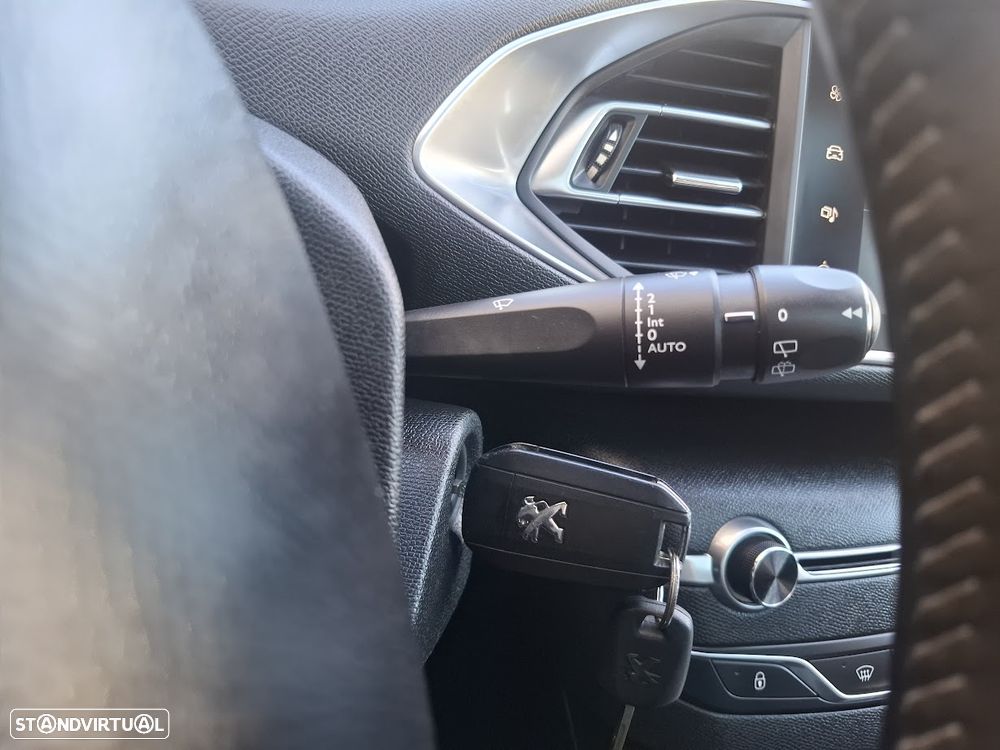 Peugeot 308 SW BlueHDi 120 Stop & Start Allure - 23