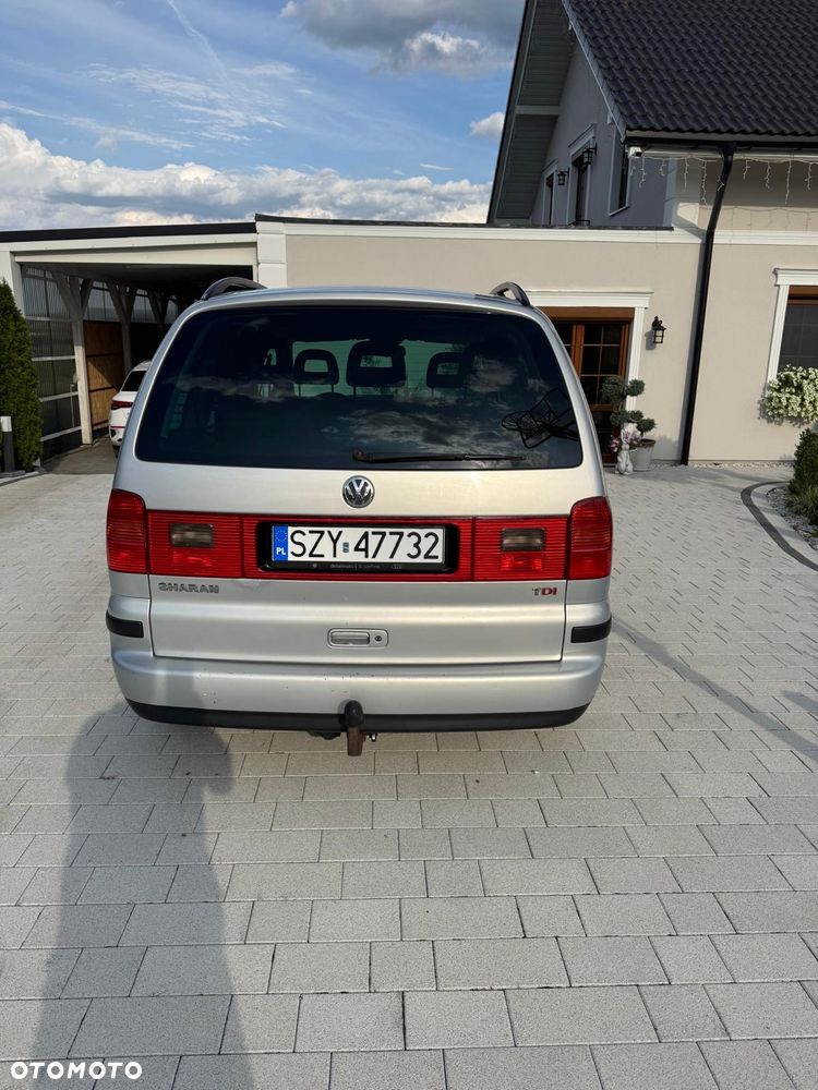 Volkswagen Sharan 1.9 TDI Comfortline - 4