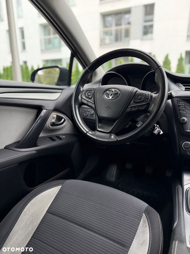 Toyota Avensis 2.0 D-4D Premium - 16