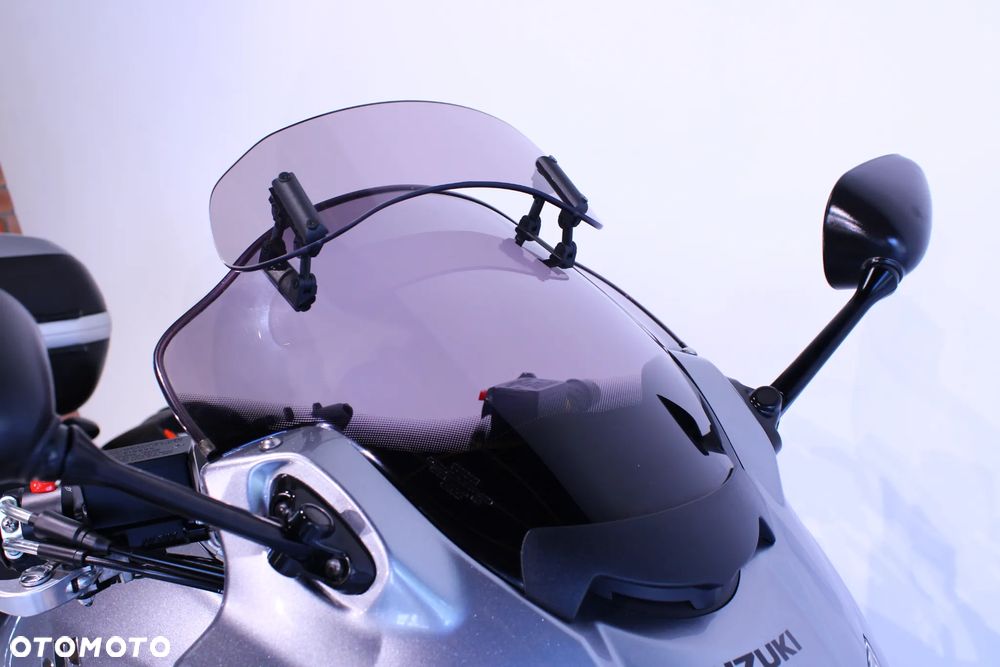 Suzuki GSX - 16