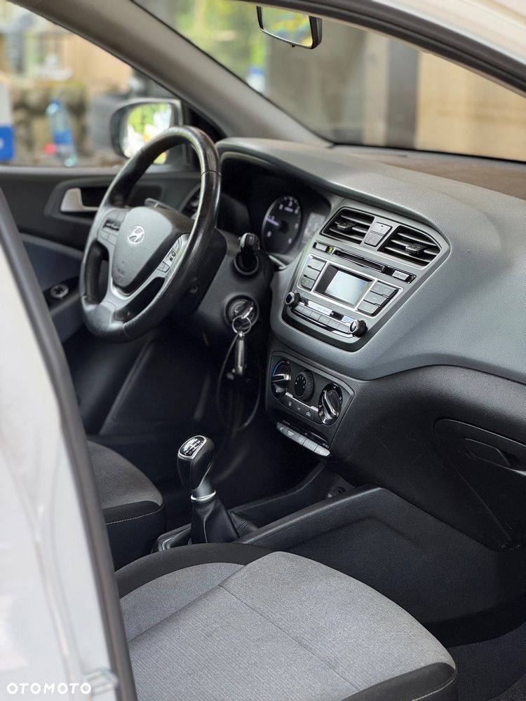 Hyundai i20 1.1 CRDi YES Gold - 24
