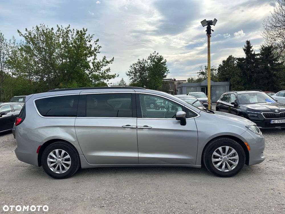 Chrysler Pacifica - 7