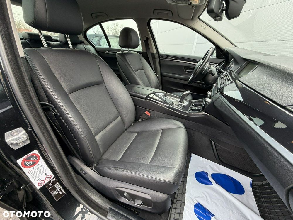 BMW Seria 5 525d Sport-Aut - 35