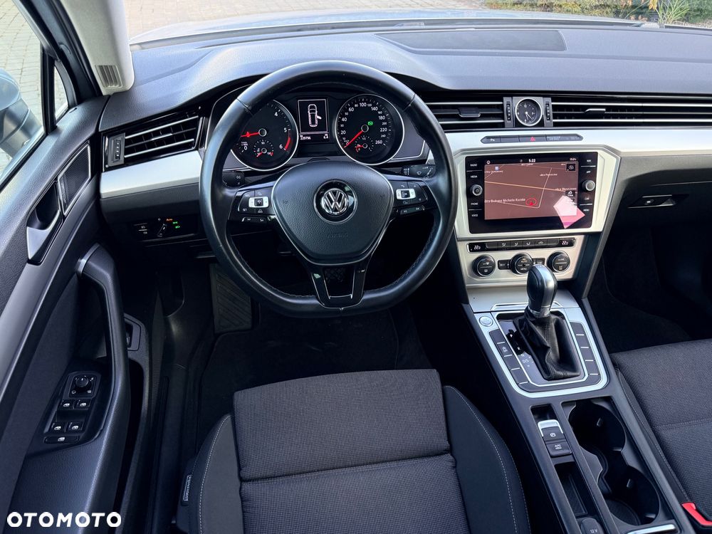 Volkswagen Passat - 17