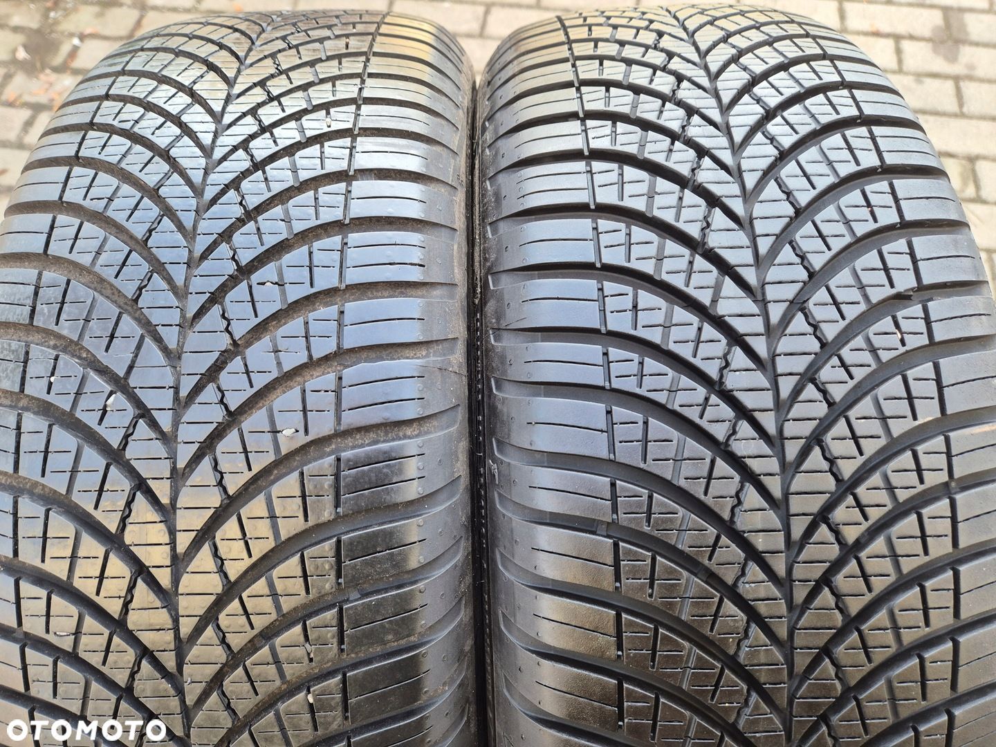 215/55/17 215/55r17 Goodyear Vector 4Seasons G3 98w - 1