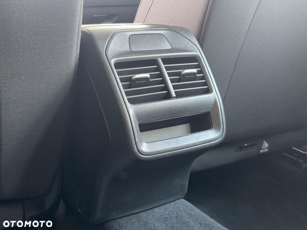 Volkswagen Passat Variant 2.0 TDI SCR DSG - 19