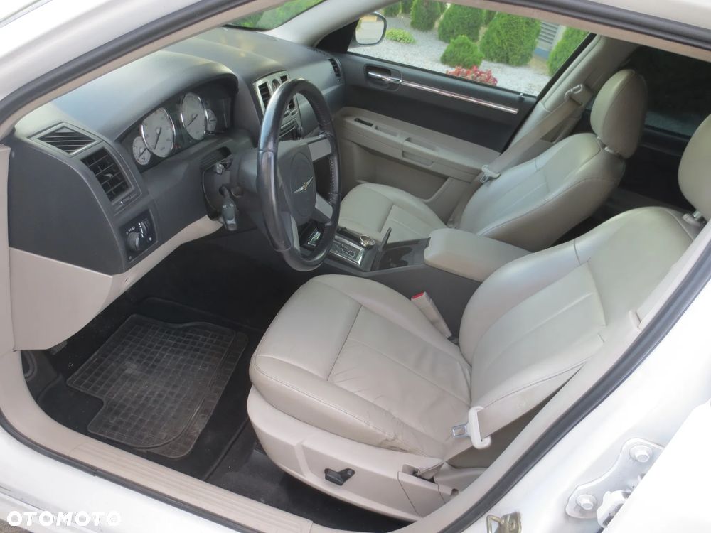 Chrysler 300C - 5