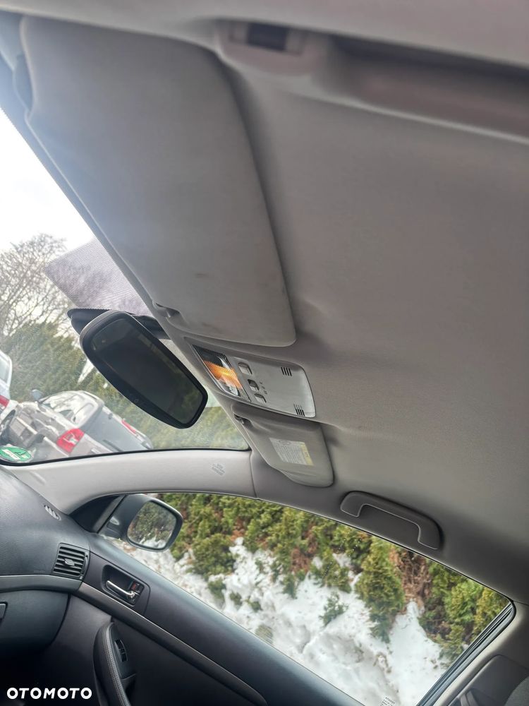 Toyota Avensis - 27