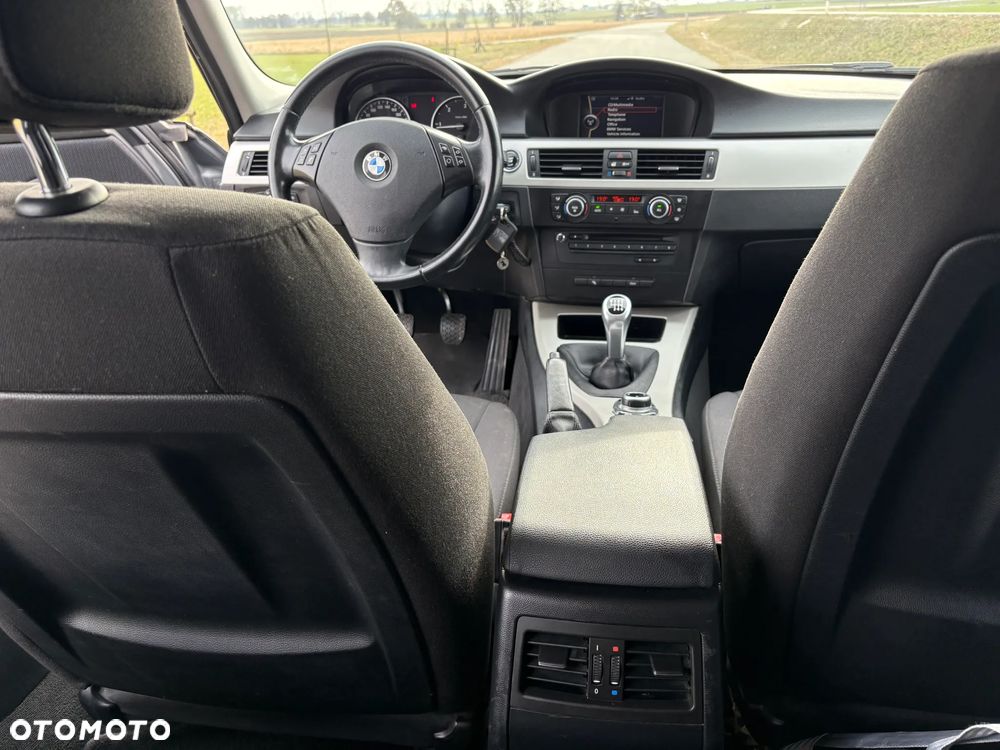 BMW Seria 3 318d - 13