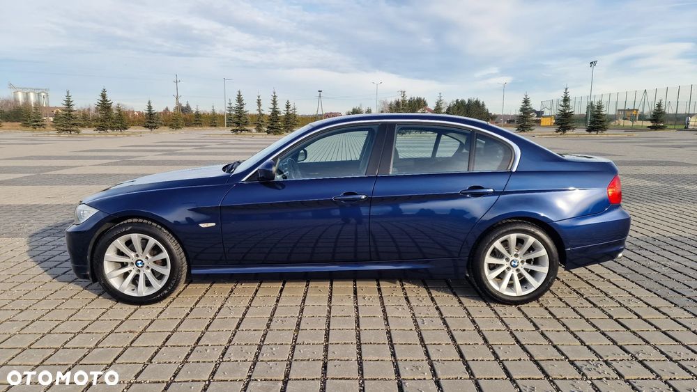 BMW Seria 3 320d - 32
