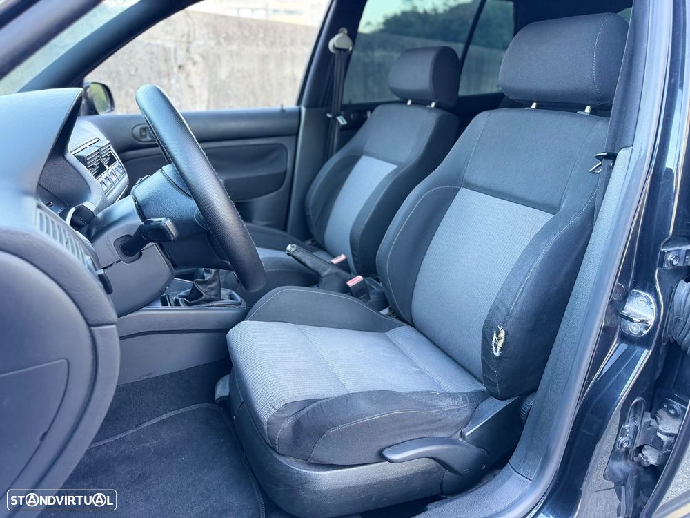VW Golf 1.4i 25 Anos - 12