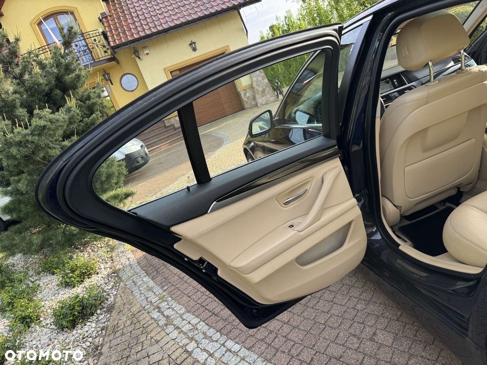 BMW Seria 5 528i xDrive - 10