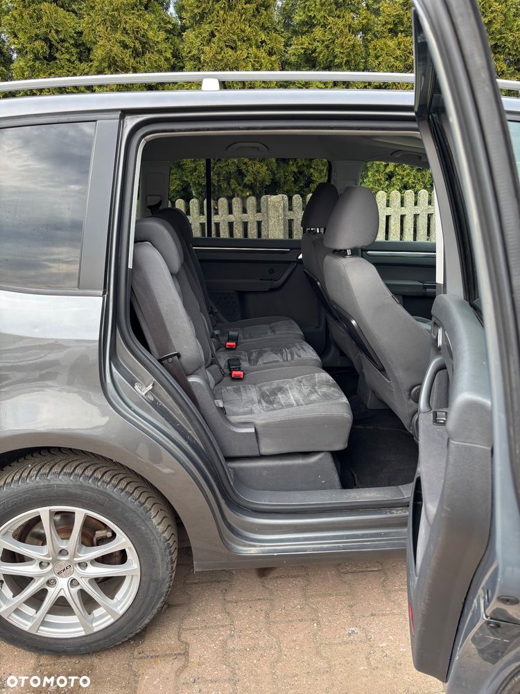 Volkswagen Touran - 16