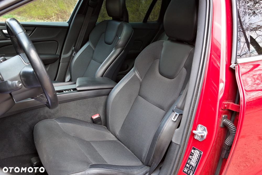 Volvo V60 D4 Momentum - 21
