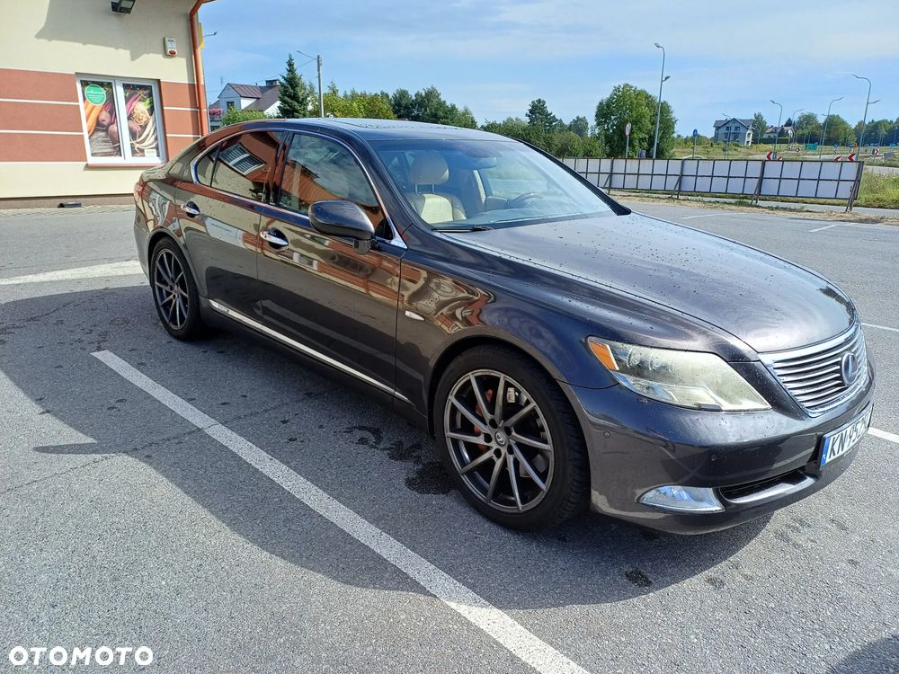 Lexus LS - 22