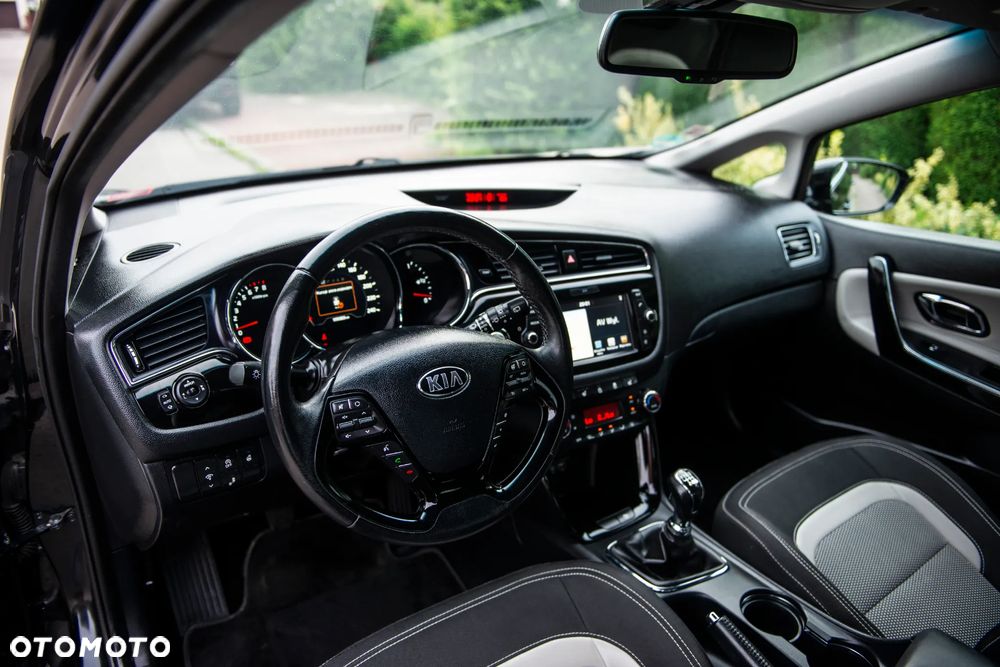 Kia Ceed 1.6 GDI ISG Platinum Edition - 19
