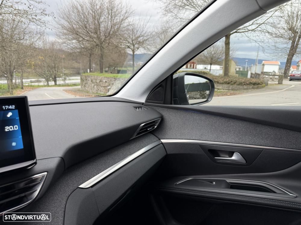 Peugeot 3008 1.2 PureTech Allure Pack EAT8 - 24