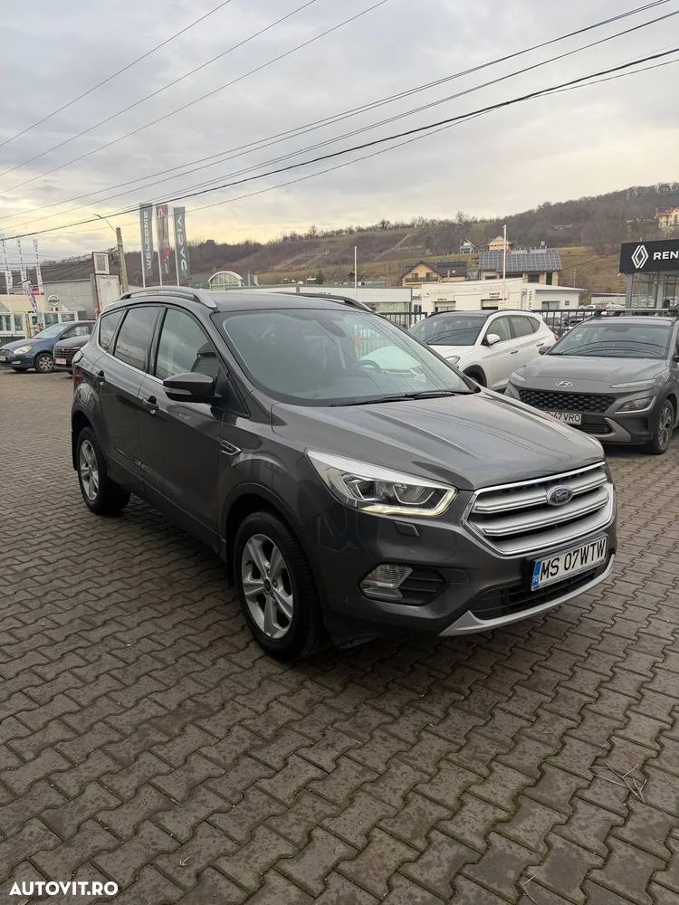 Ford Kuga - 1