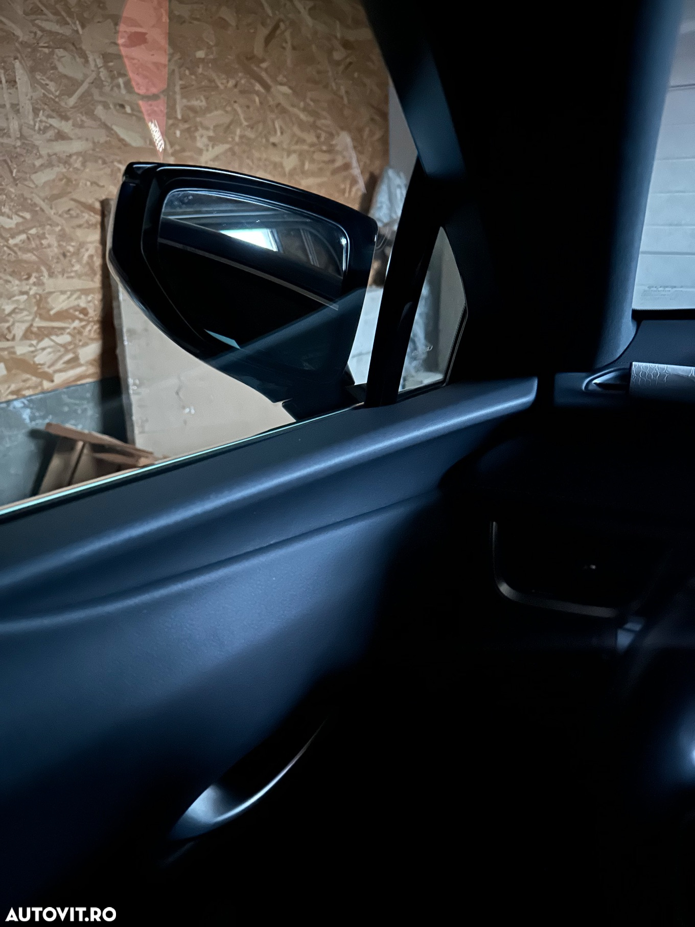 Lexus UX 250h 2.0L HEV 20H- (178 HP) 4X4 CVT Luxury - 36