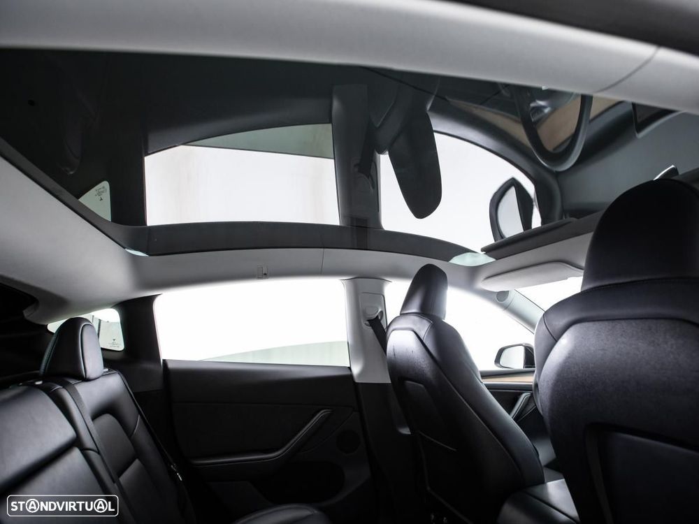 Tesla Model Y Performance Dual Motor AWD - 14