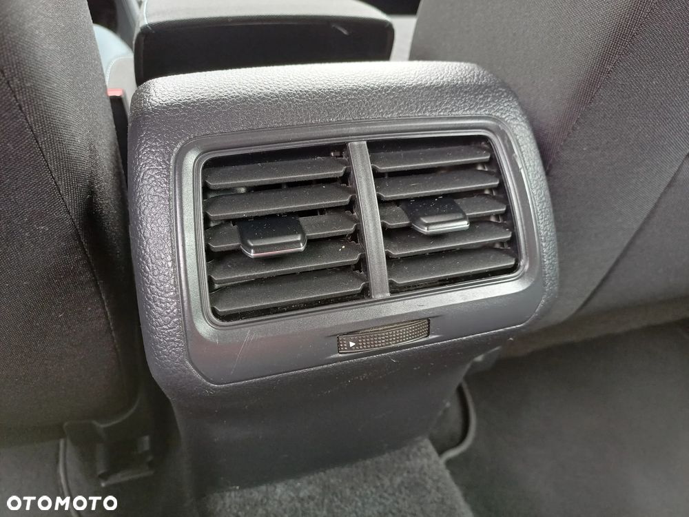 Volkswagen Golf - 27
