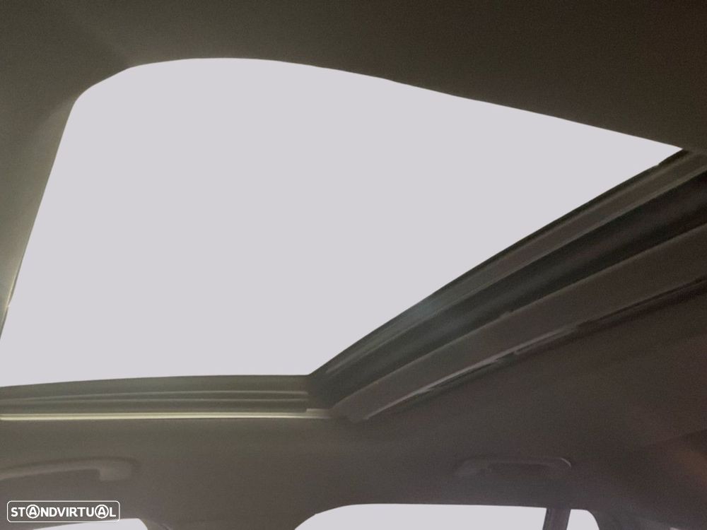 Mercedes-Benz EQC - 9