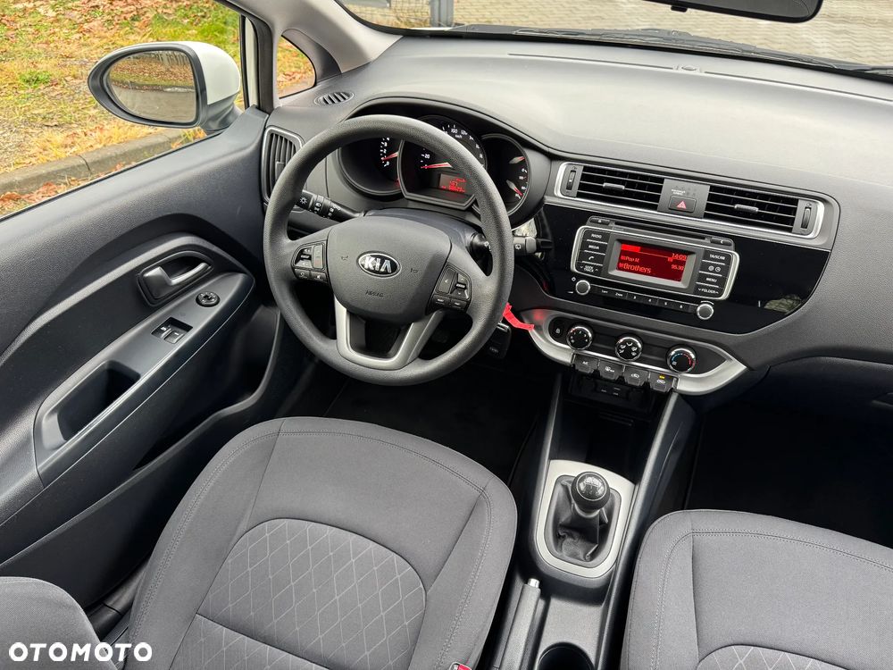 Kia Rio 1.2 Attract - 23