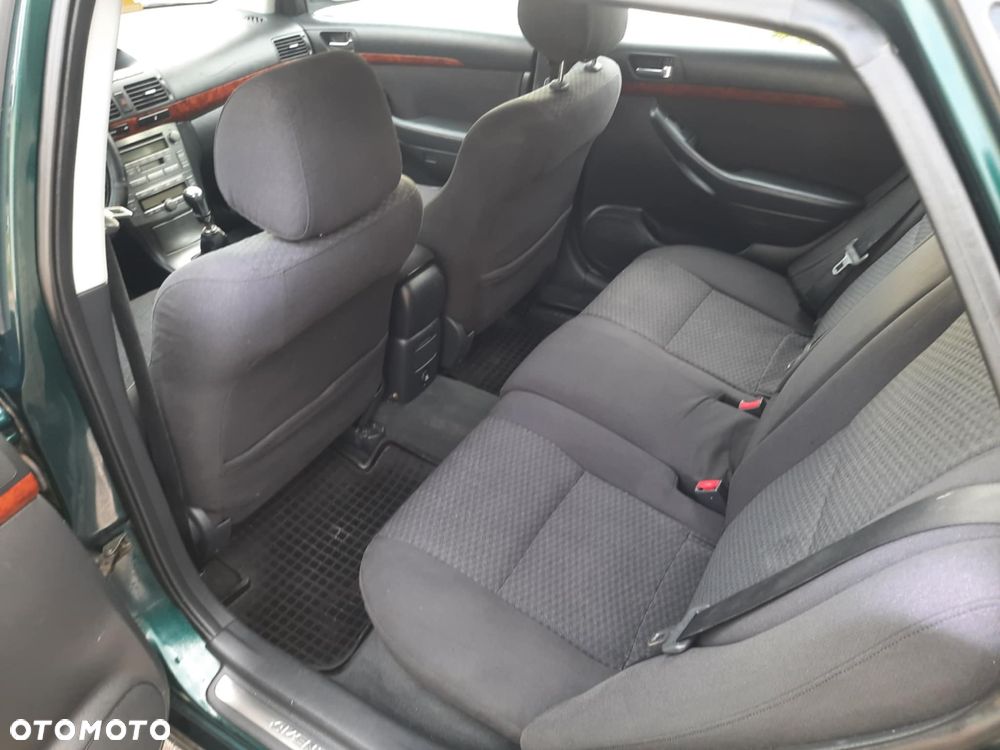 Toyota Avensis - 8
