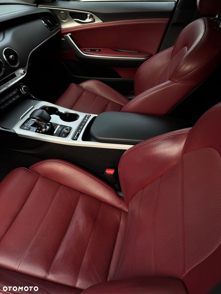 Kia Stinger 3.3 T-GDI V6 GT AWD - 32