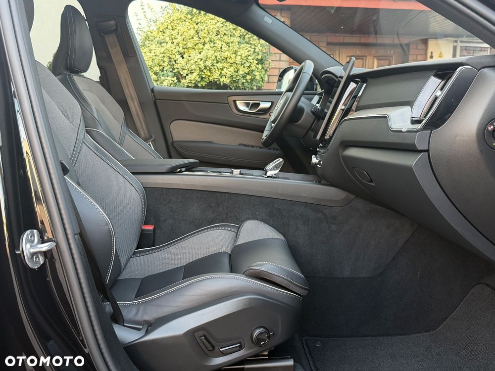 Volvo XC 60 B5 B AWD Ultimate Dark - 12
