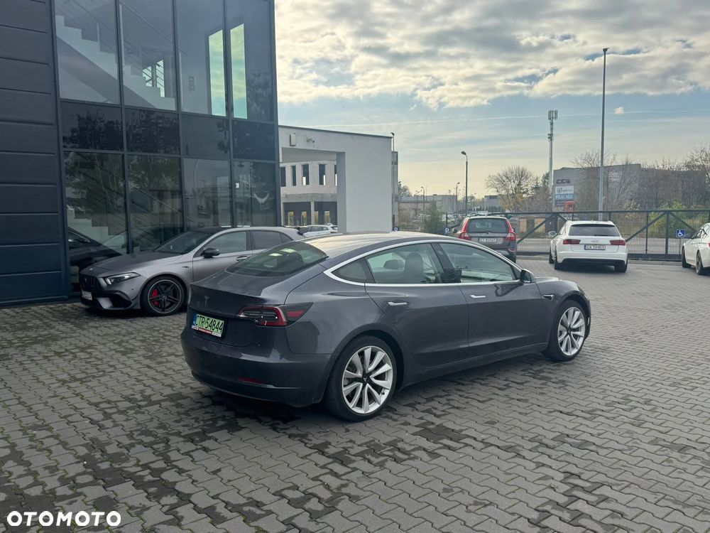 Tesla Model 3 - 3