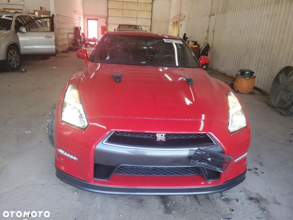 Nissan GT-R - 2