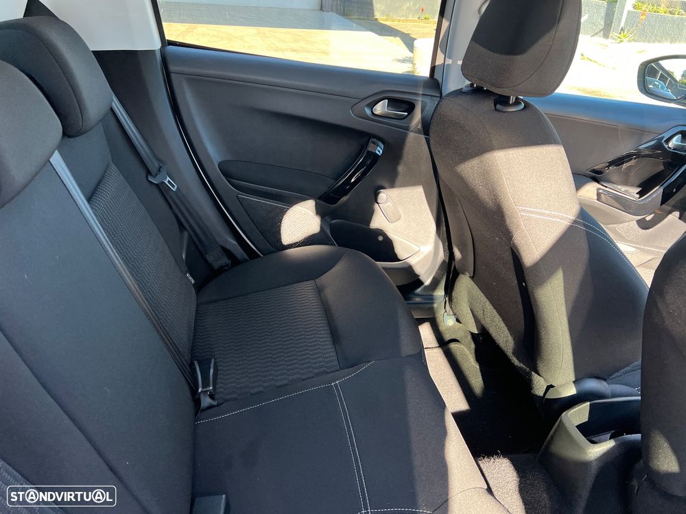 Peugeot 208 1.2 PureTech Style - 23