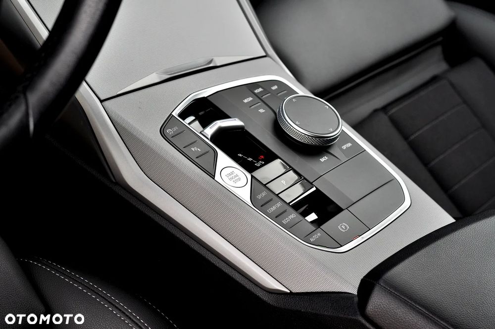 BMW Seria 3 318d Sport Line Shadow - 29