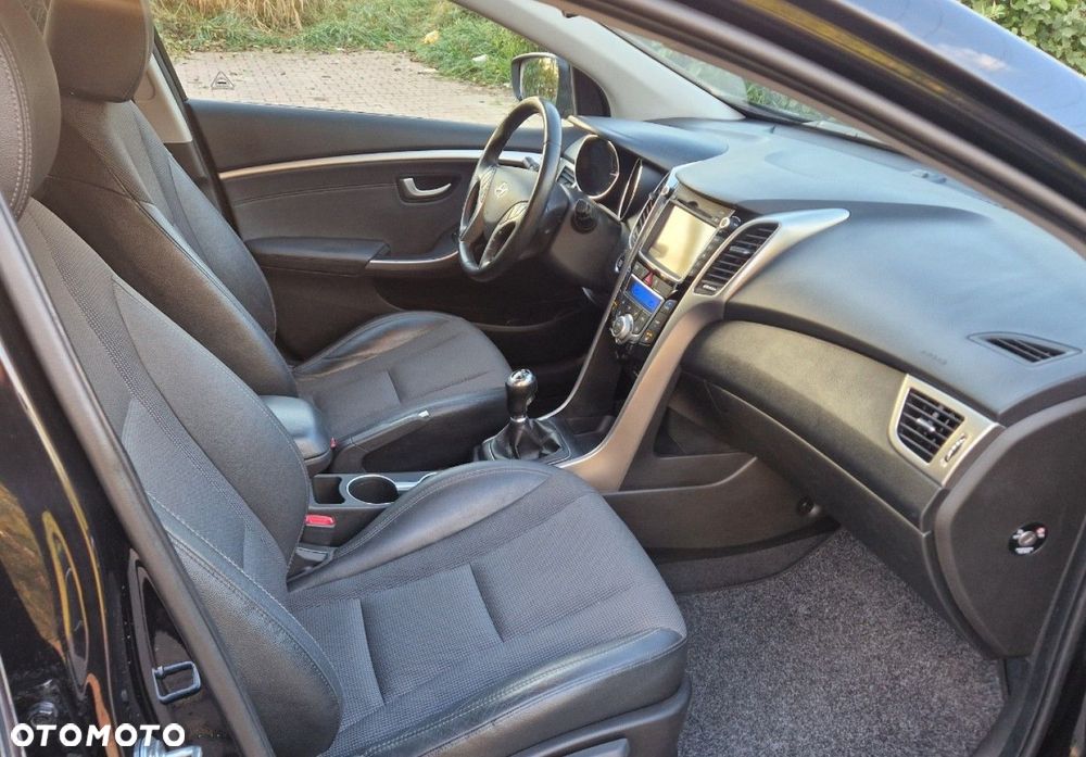 Hyundai i30 1.6 Fifa World Cup Edition - 30
