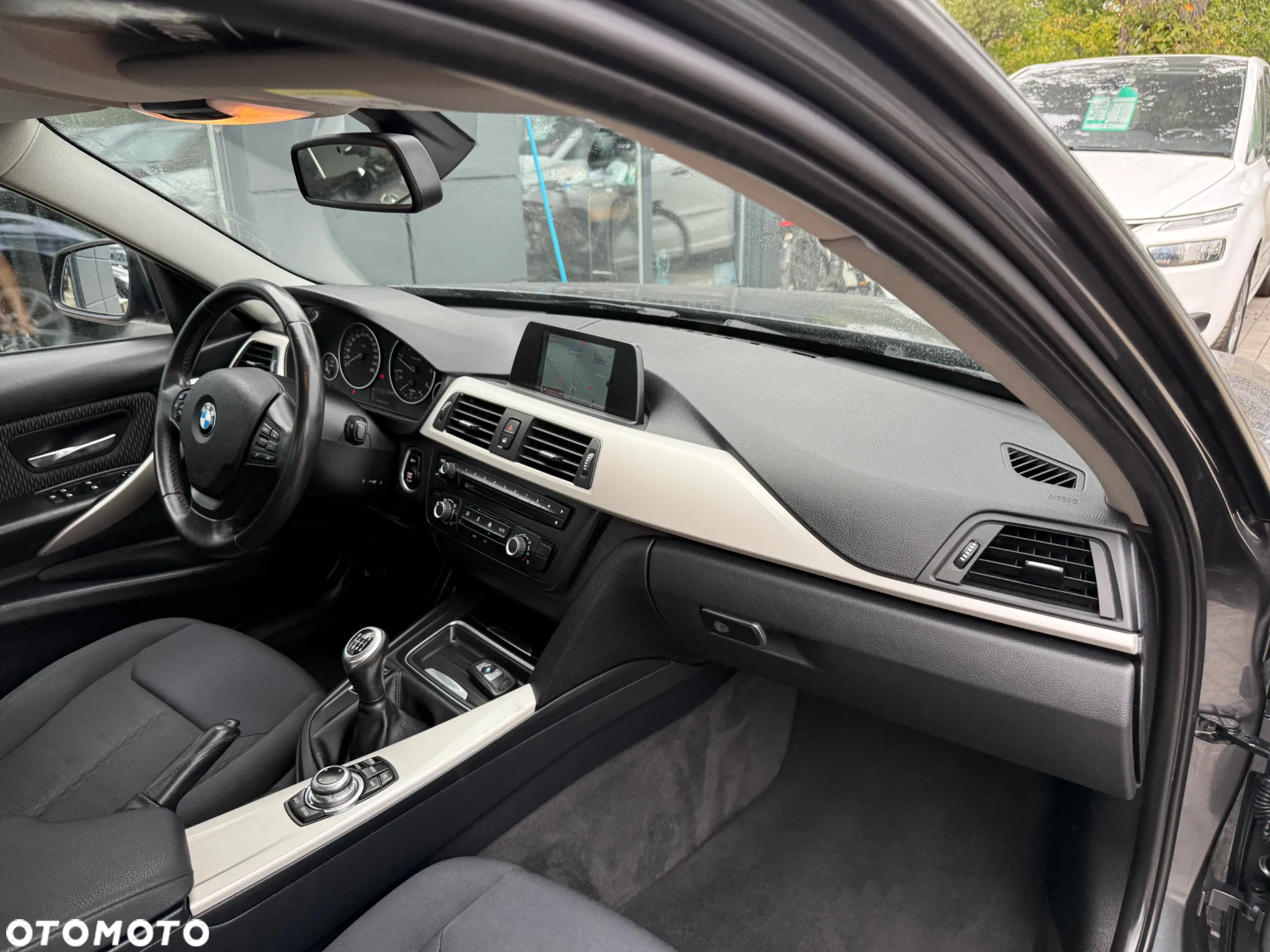 BMW Seria 3 318d - 4