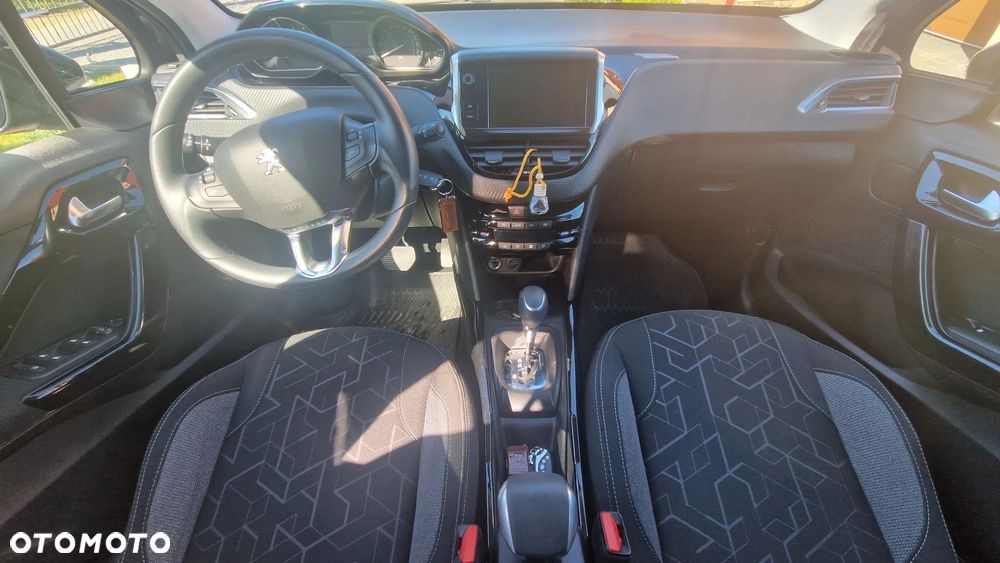 Peugeot 2008 1.2 Pure Tech Active S&S EAT6 - 11