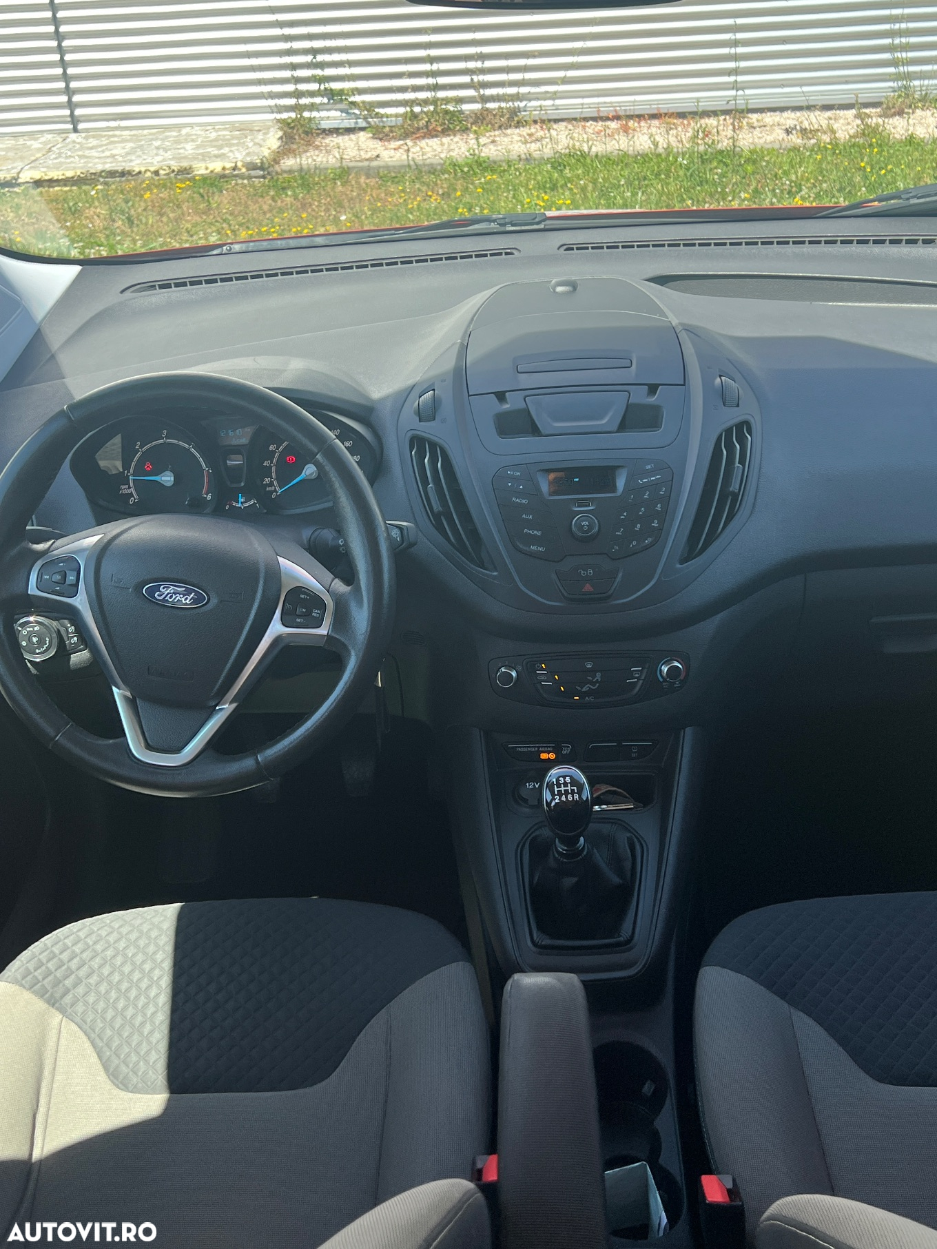 Ford Tourneo Courier 1.5 TDCi S&S Titanium - 10
