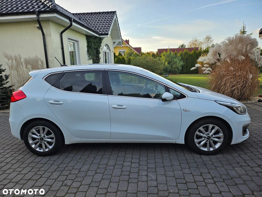 Kia Ceed 1.6 CRDi 136 ISG Dream Team Edition - 5