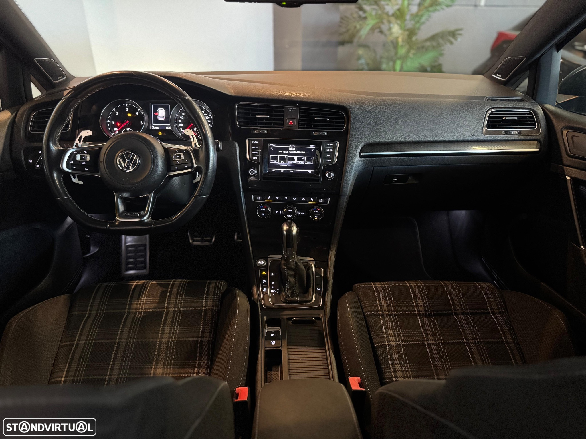 VW Golf 2.0 TDI GTD DSG - 37