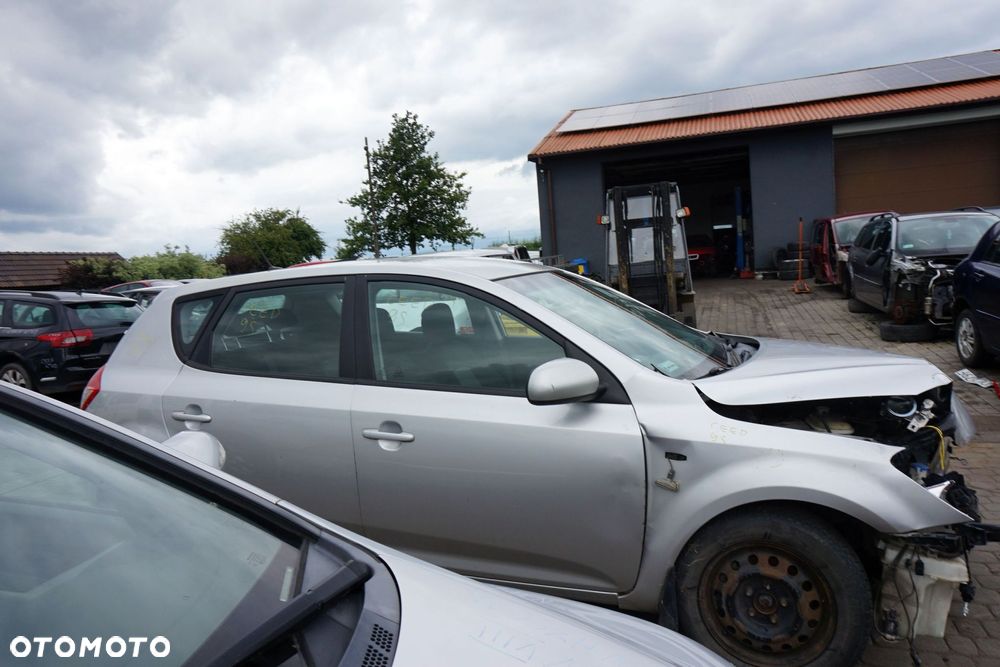 KIA CEED I LIFT 5D HB 2010 9S 1.6 CRDI D4FB 90KM WAJ6H SREBRNY na części - 6