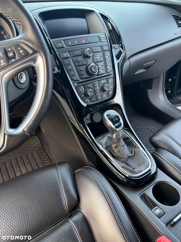 Opel Astra IV GTC OPC - 12