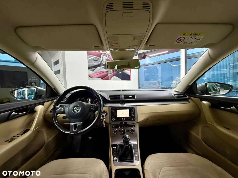 Volkswagen Passat 1.4 TSI R-Line Edition Plus - 25