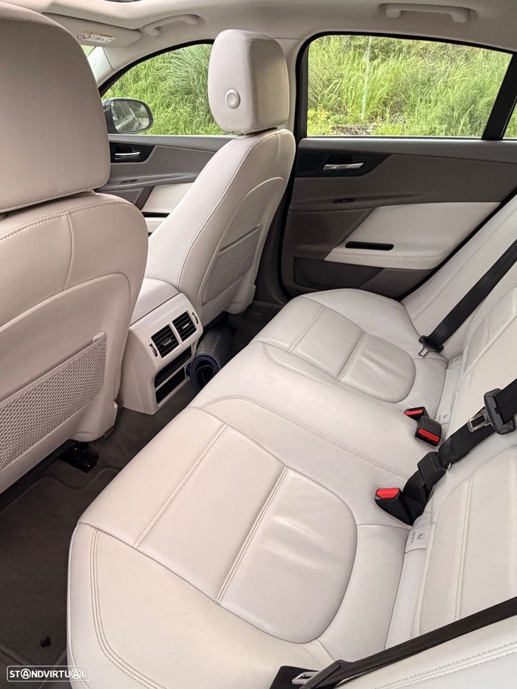 Jaguar XE 2.0 D Prestige Aut. - 18