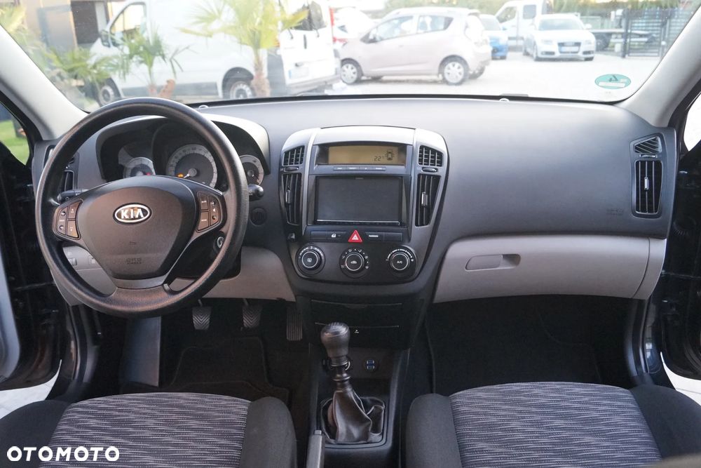 Kia Ceed - 9