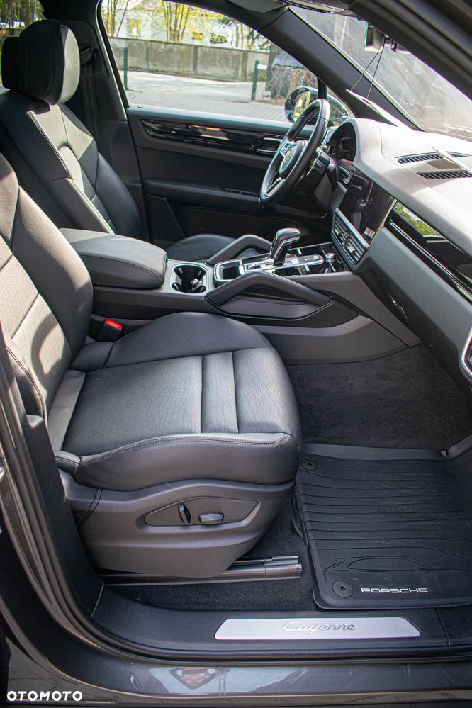 Porsche Cayenne Standard - 24