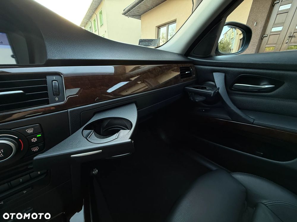 BMW Seria 3 320d xDrive DPF - 30