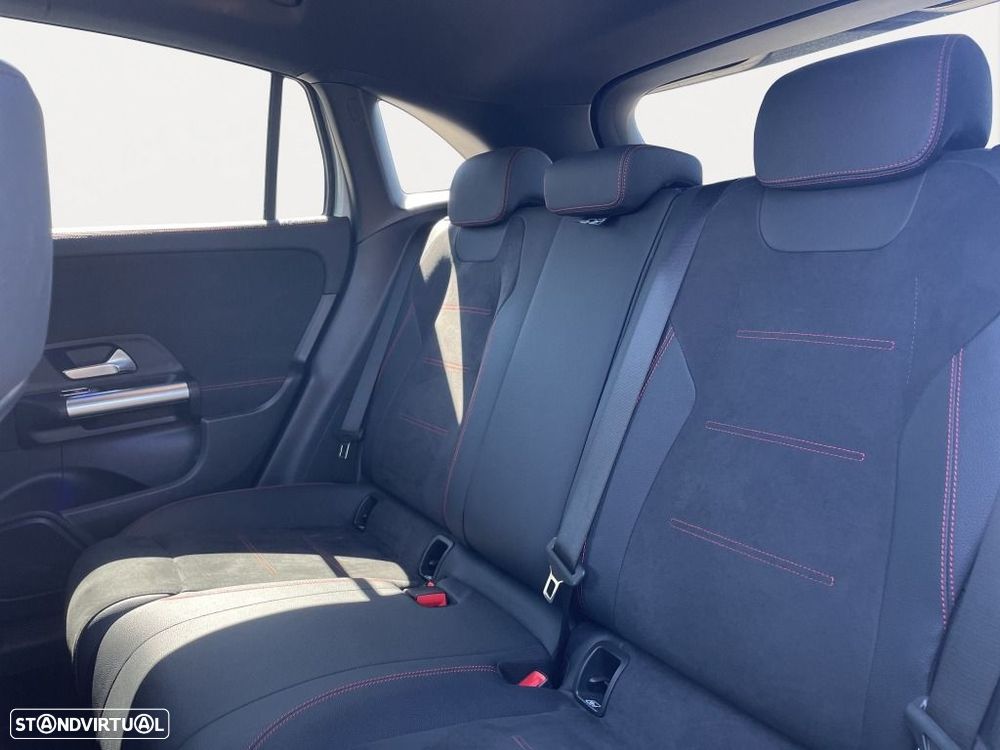 Mercedes-Benz GLA 180 - 14