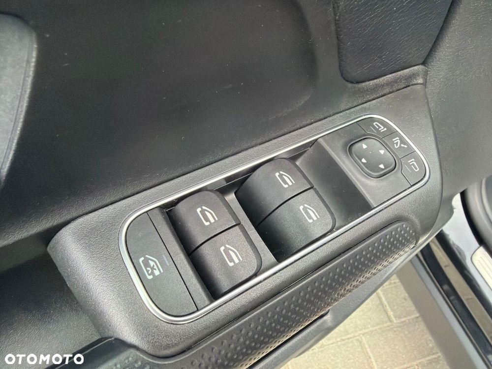 Mercedes-Benz GLB - 21